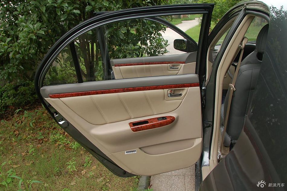 远景豪华智能导航版内饰实拍