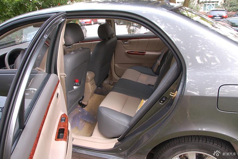 远景豪华智能导航版内饰实拍