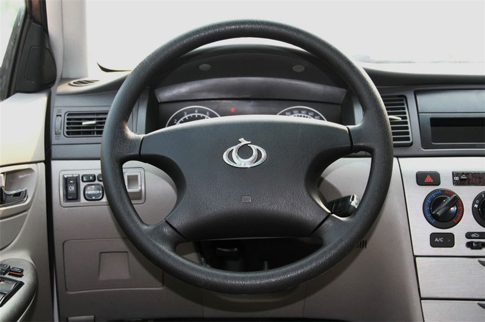 新 2012款 1.5L MT CVVT豪华型 内饰