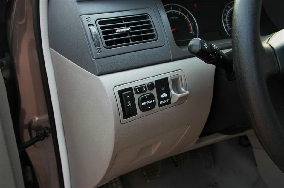 新 2012款 1.5L MT CVVT豪华型 内饰