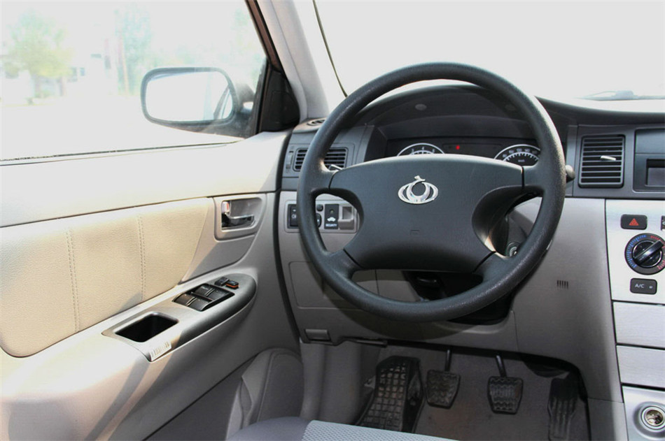 新 2012款 1.5L MT CVVT豪华型 内饰