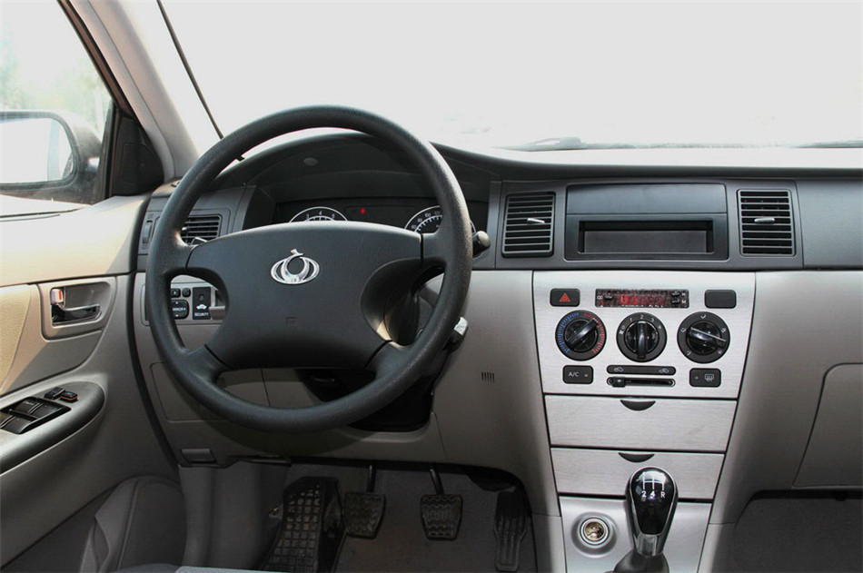 新 2012款 1.5L MT CVVT豪华型 内饰