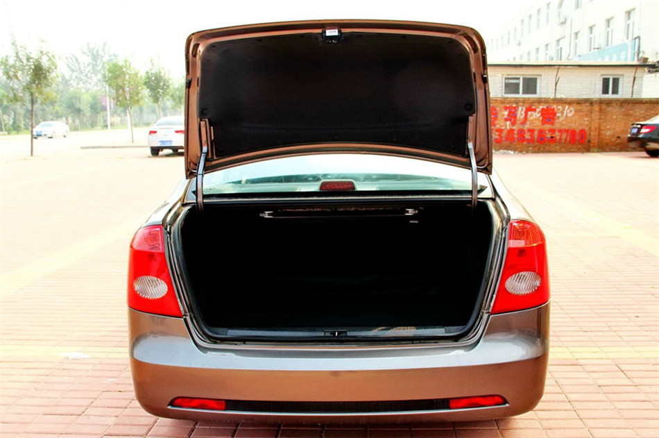 新 2012款 1.5L MT CVVT豪华型 座椅空间