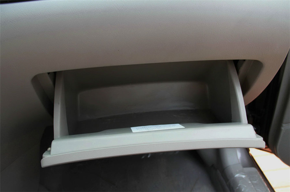 新 2012款 1.5L MT CVVT豪华型 座椅空间