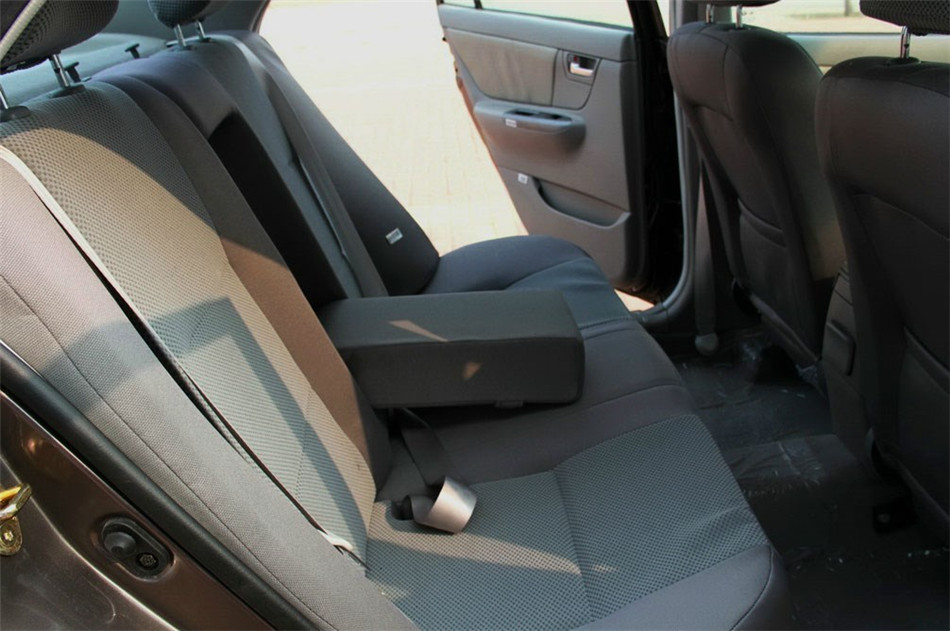 新 2012款 1.5L MT CVVT豪华型 座椅空间