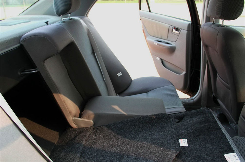 新 2012款 1.5L MT CVVT豪华型 座椅空间