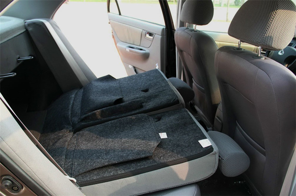 新 2012款 1.5L MT CVVT豪华型 座椅空间