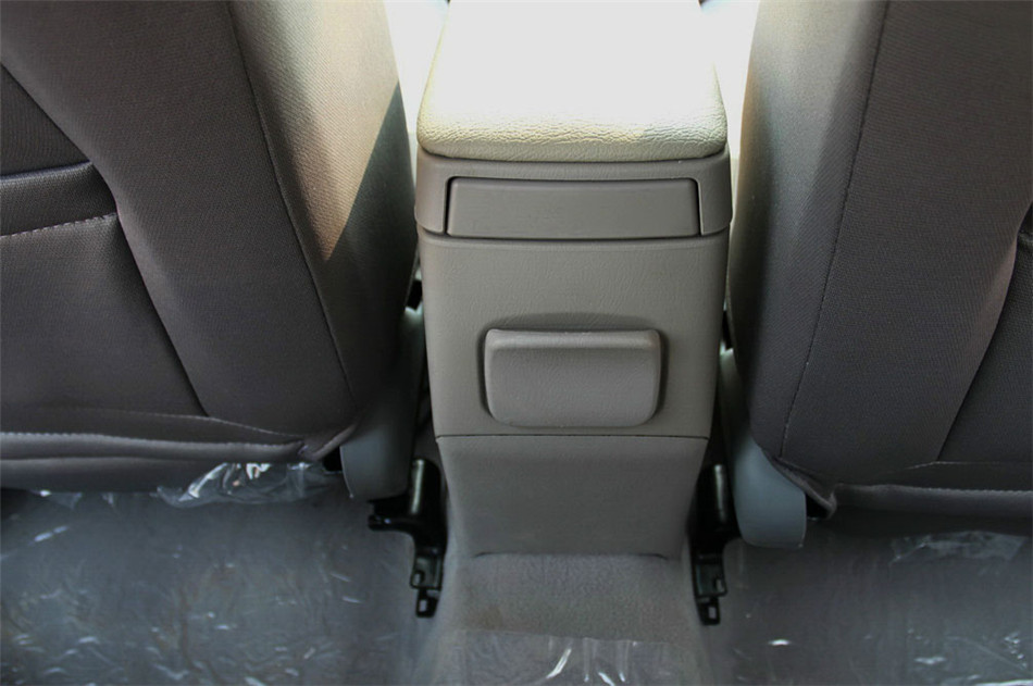 新 2012款 1.5L MT CVVT豪华型 座椅空间