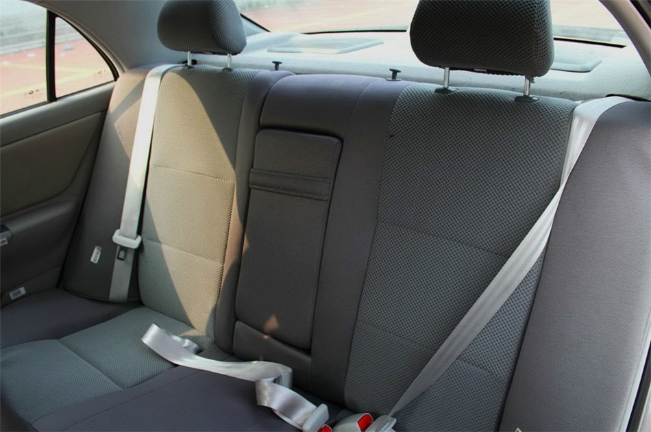 新 2012款 1.5L MT CVVT豪华型 座椅空间