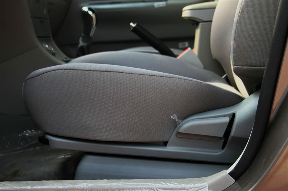 新 2012款 1.5L MT CVVT豪华型 座椅空间