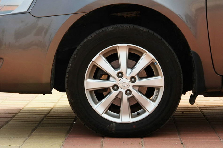 新 2012款 1.5L MT CVVT豪华型 其他