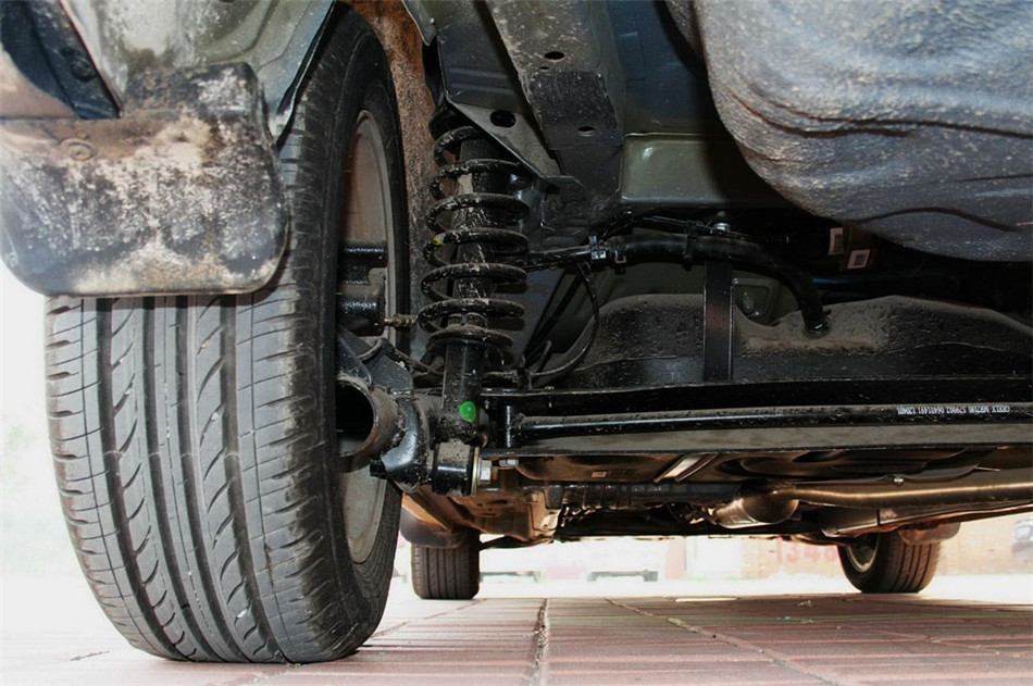 新 2012款 1.5L MT CVVT豪华型 引擎底盘