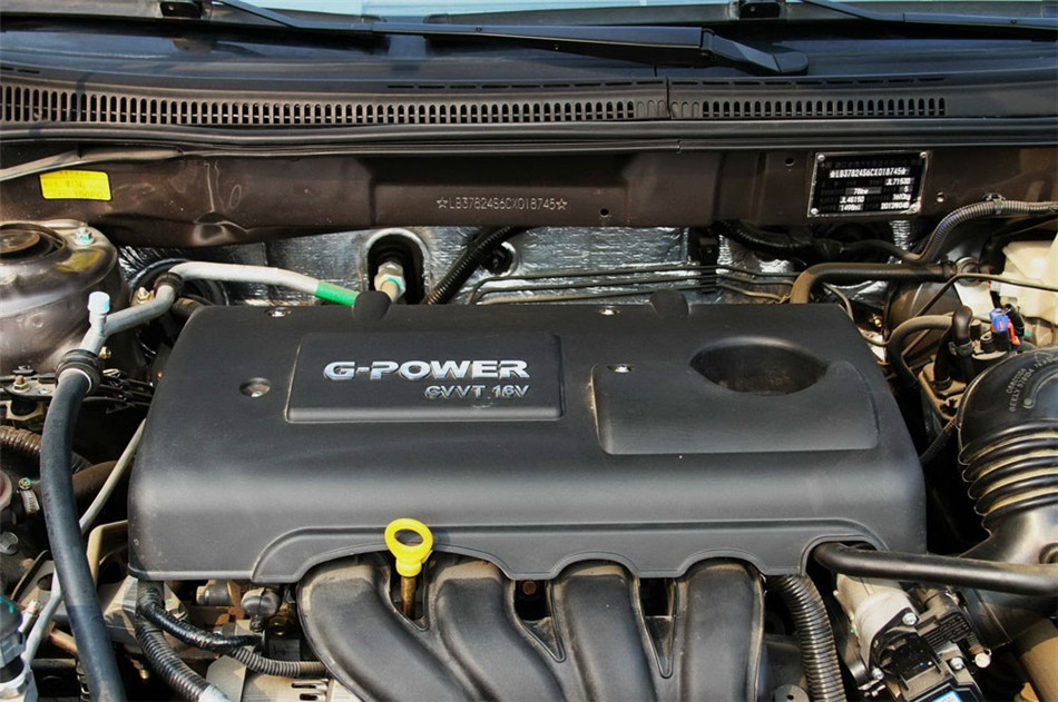 新 2012款 1.5L MT CVVT豪华型 引擎底盘