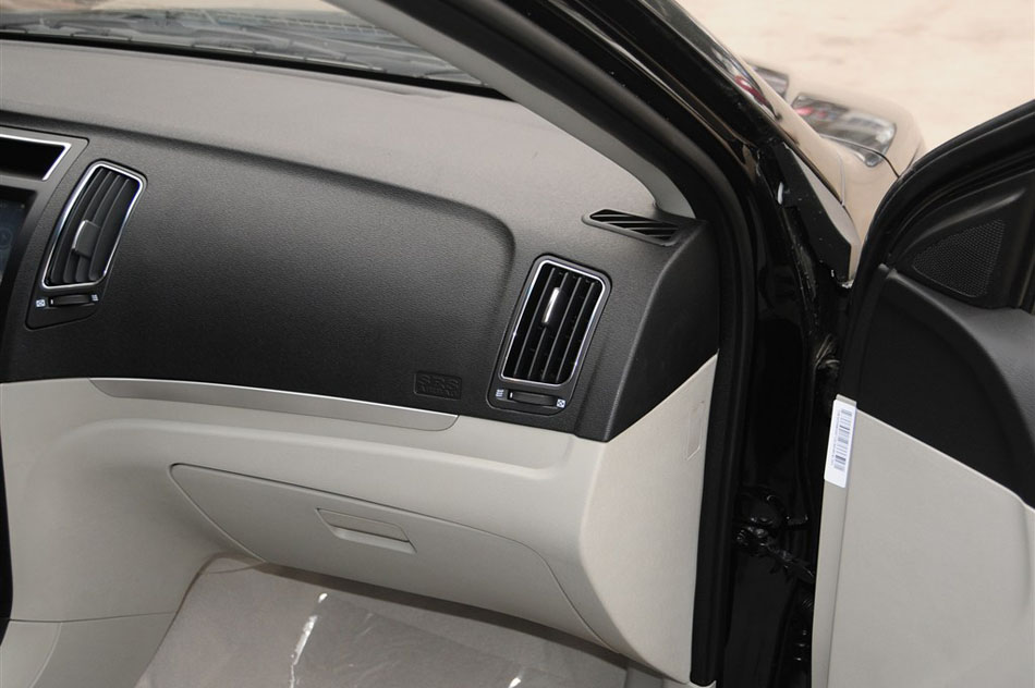 2015款 1.5L 手动精英型 内饰