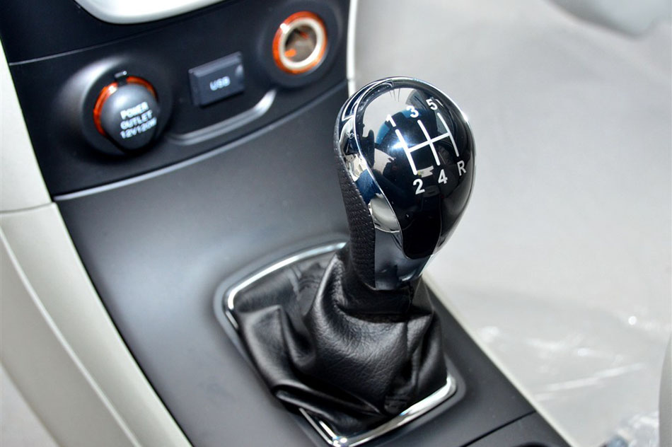 2015款 1.5L 手动精英型 内饰