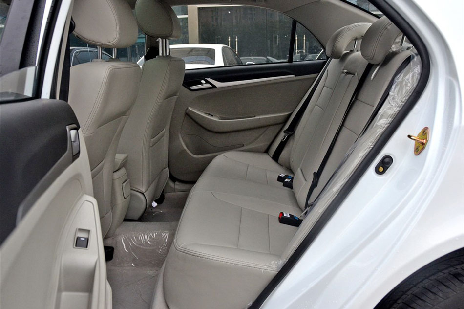 2015款 1.5L 手动精英型 空间