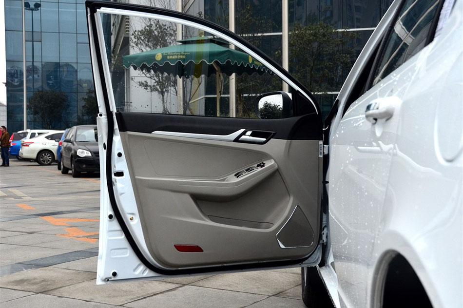 2015款 1.5L 手动精英型 空间