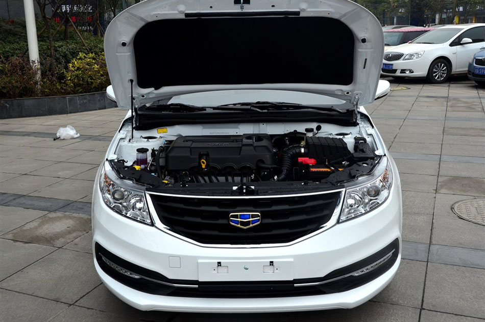 2015款 1.5L 手动精英型 引擎底盘