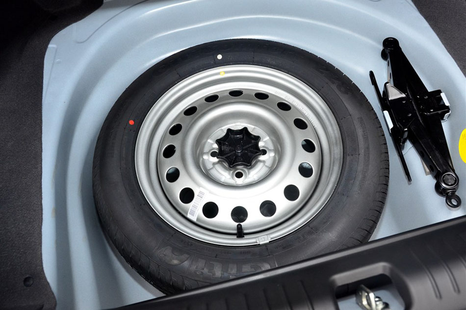 2015款 1.5L 手动精英型 引擎底盘