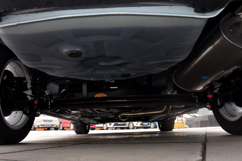 2015款 1.5L 手动精英型 引擎底盘