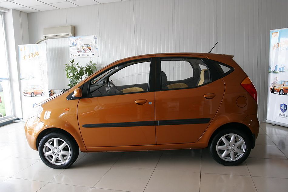 长安汽车奔奔外观