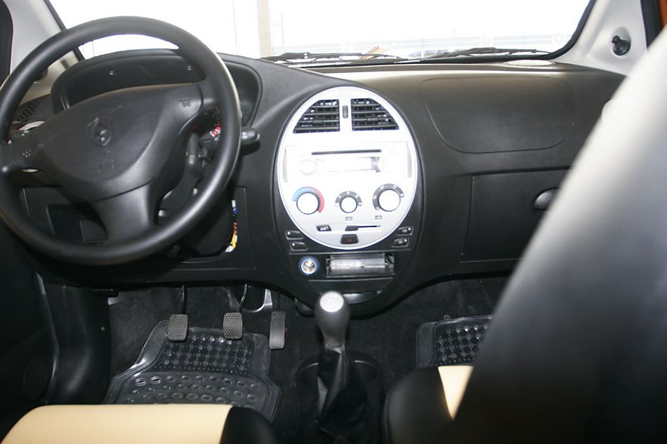 长安汽车奔奔内饰