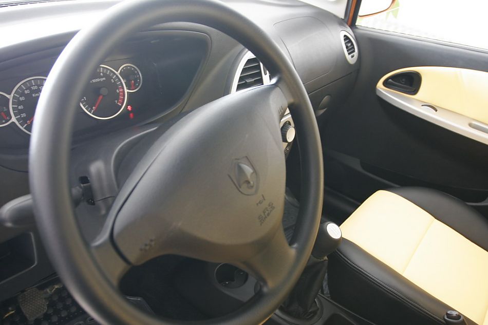 长安汽车奔奔方向盘