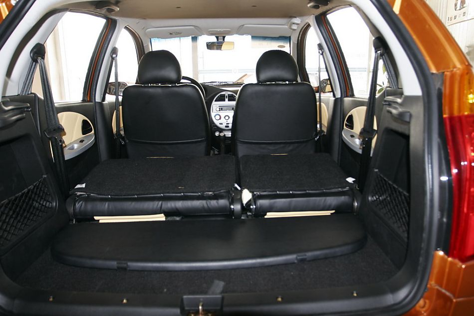 长安汽车奔奔后备厢