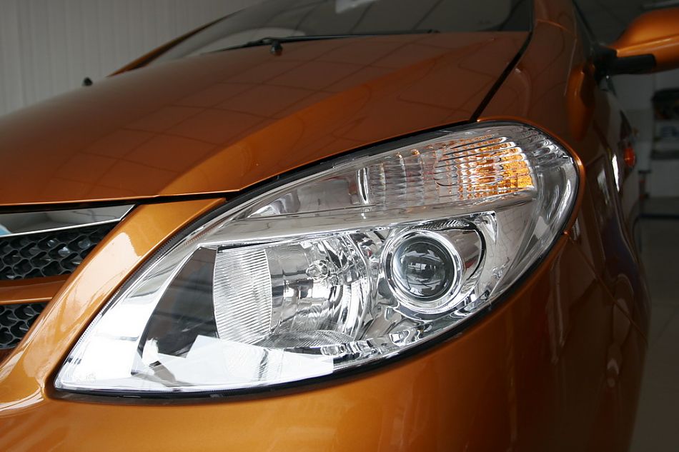 长安汽车奔奔前大灯