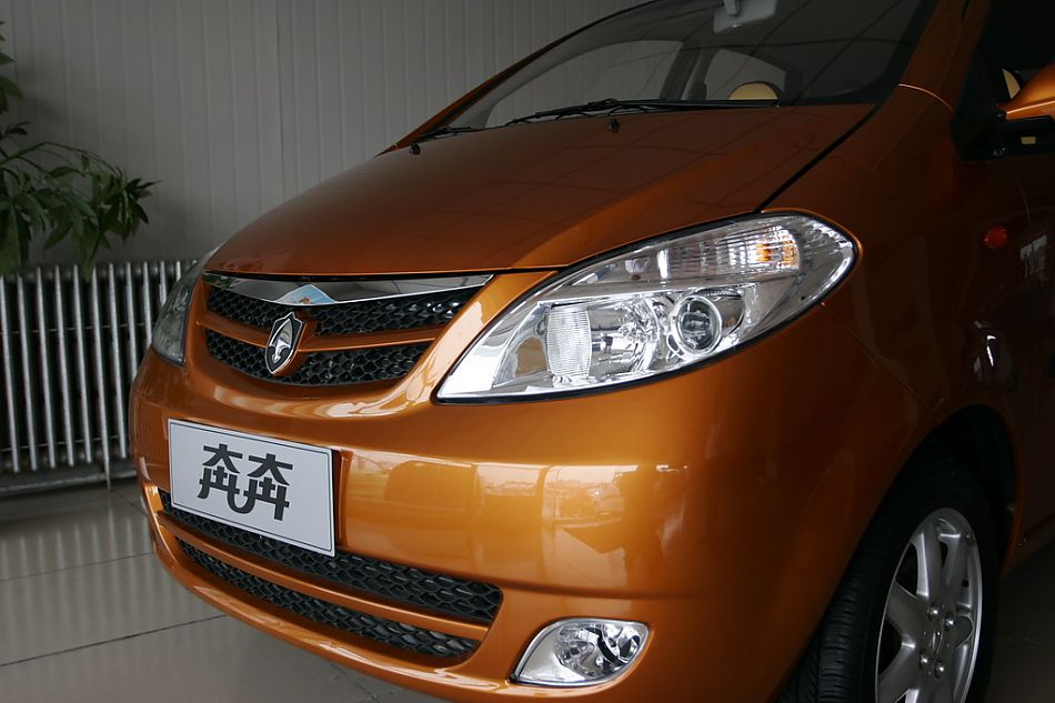 长安汽车奔奔前脸