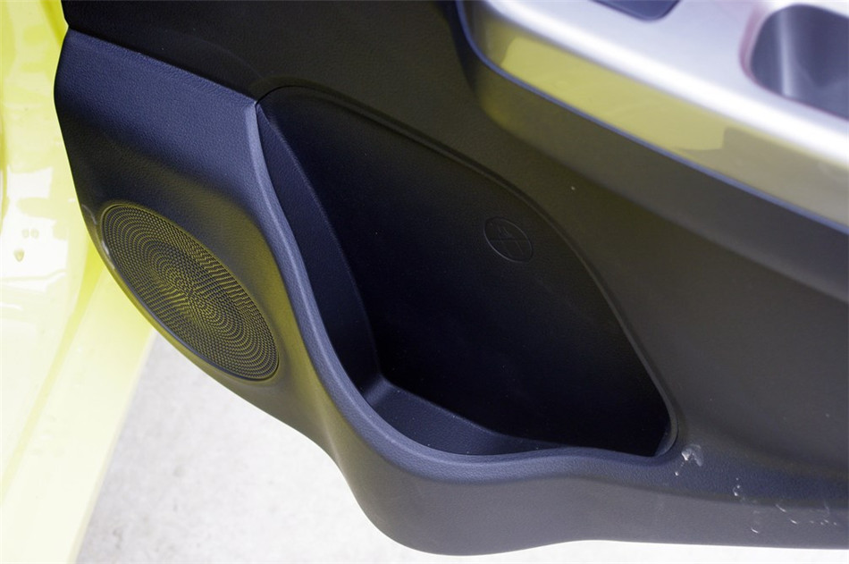 奔奔 2014款 1.4L MT 豪华型 座椅空间