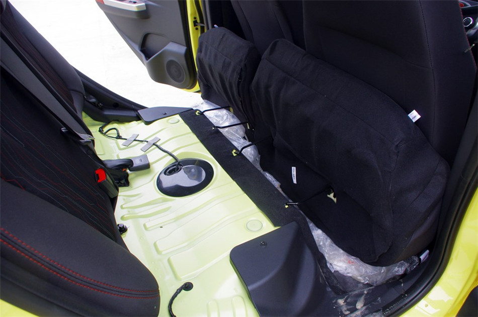 奔奔 2014款 1.4L MT 豪华型 座椅空间