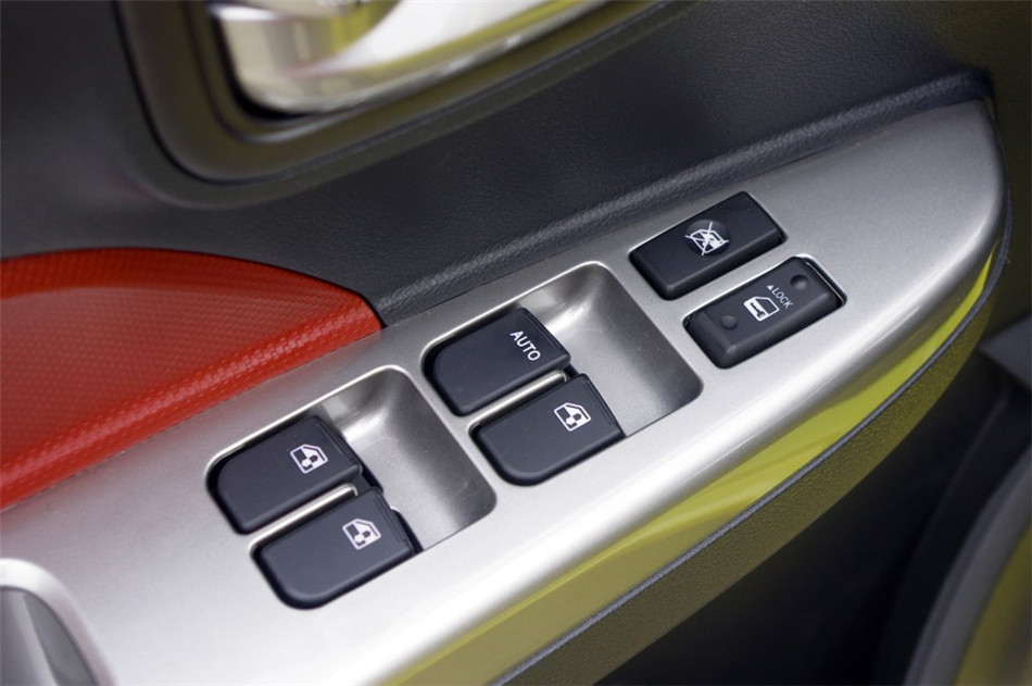 奔奔 2014款 1.4L MT 豪华型 座椅空间