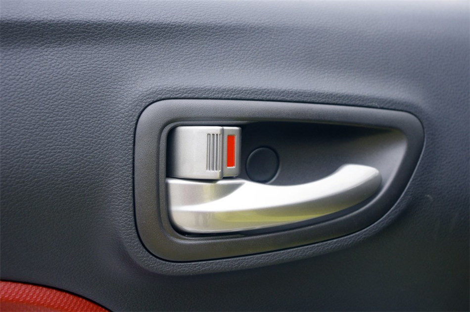 奔奔 2014款 1.4L MT 豪华型 座椅空间