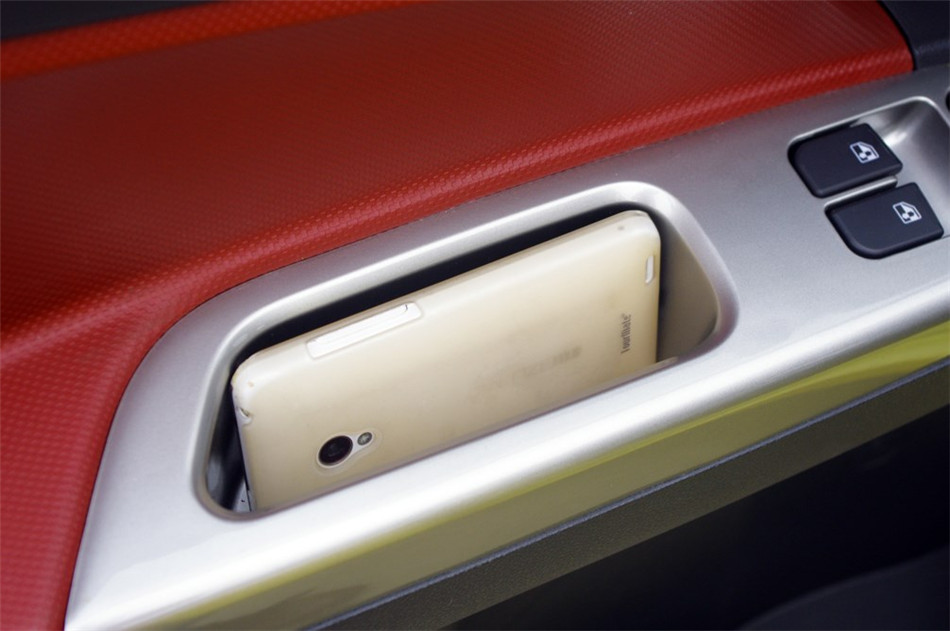 奔奔 2014款 1.4L MT 豪华型 座椅空间