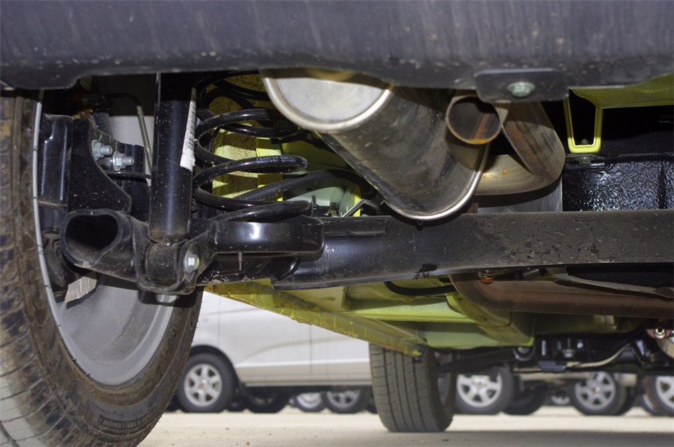 奔奔 2014款 1.4L MT 豪华型 引擎底盘