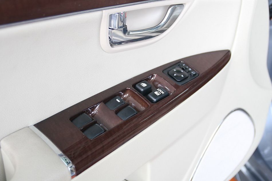 东南汽车戈蓝电动车门