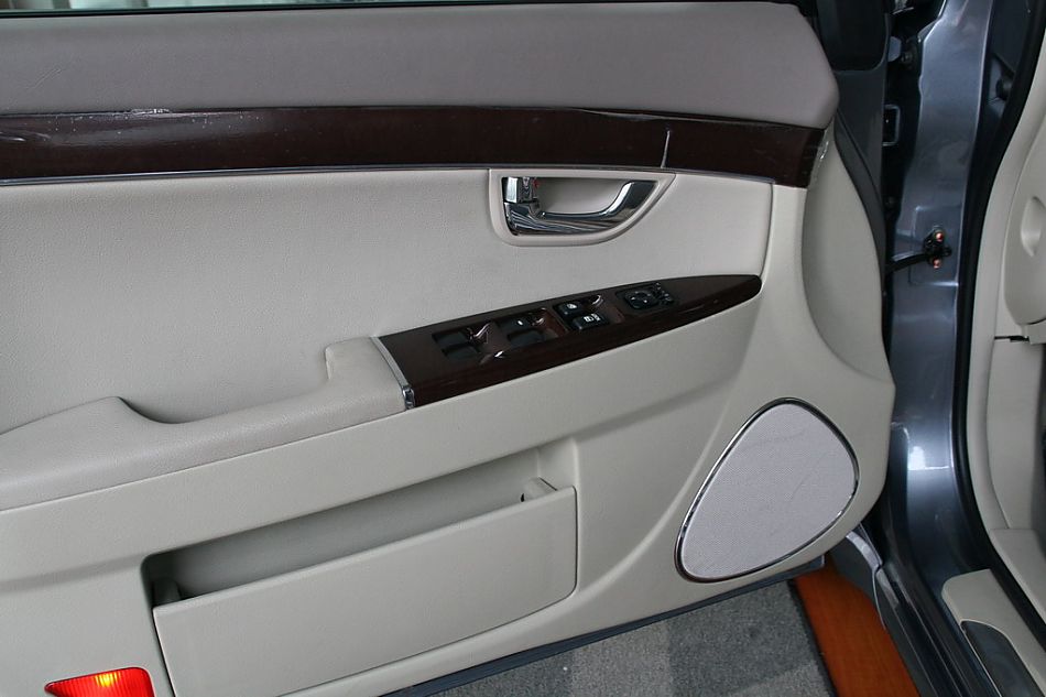 东南汽车戈蓝电动车门