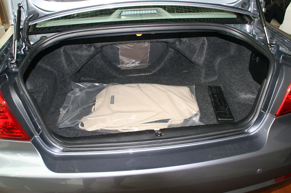 东南汽车戈蓝后备厢