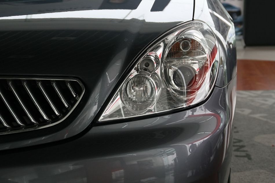 东南汽车戈蓝前大灯