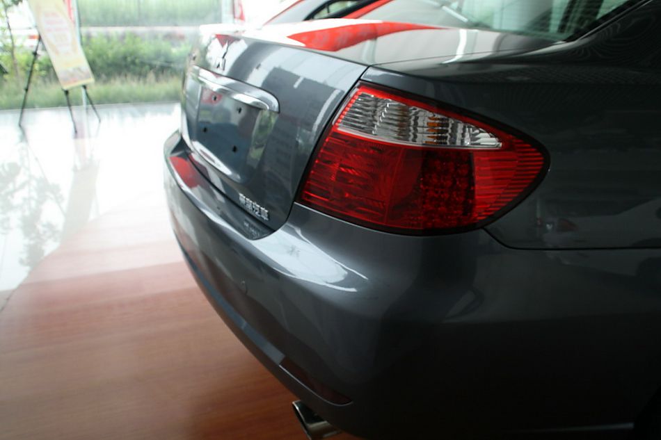 东南汽车戈蓝尾部