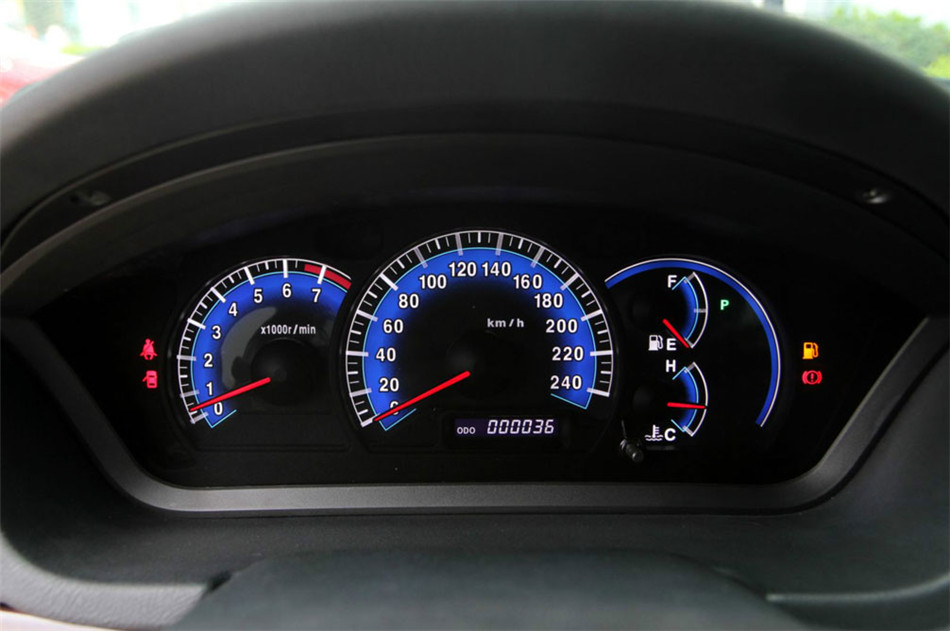 2012款 2.0L AT 铭仕版 内饰