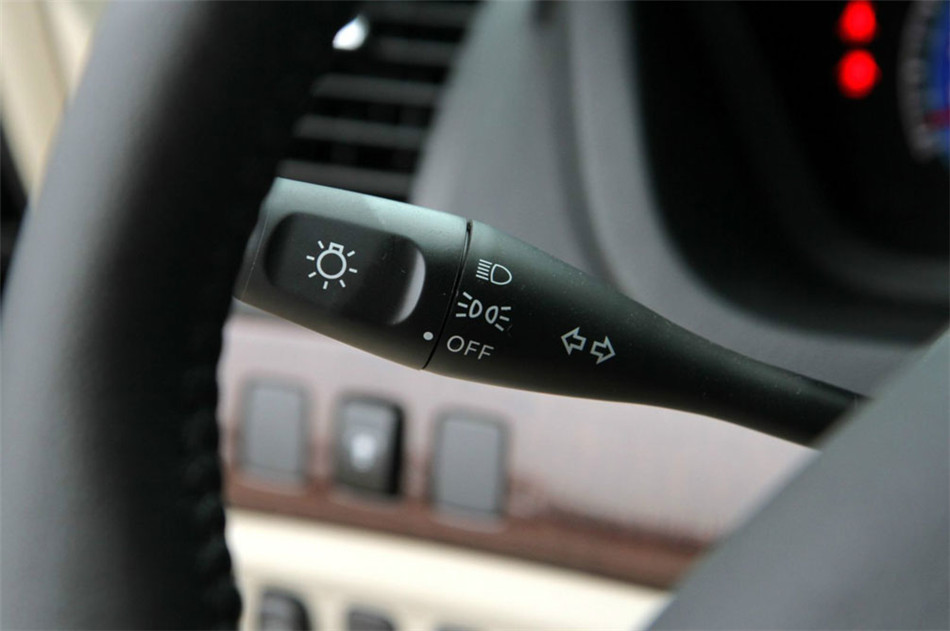 2012款 2.0L AT 铭仕版 内饰