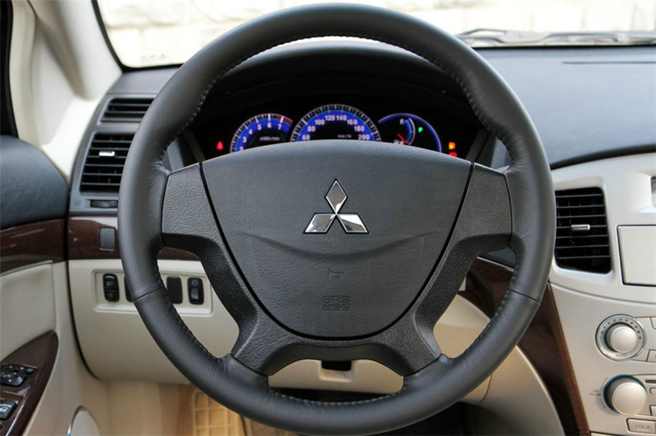 2012款 2.0L AT 铭仕版 内饰