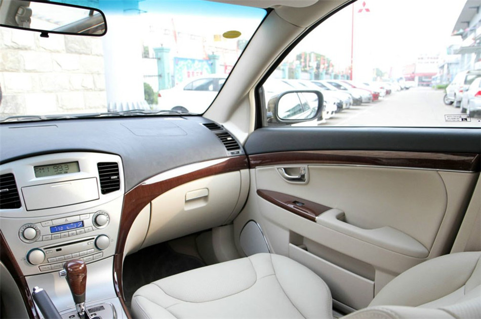 2012款 2.0L AT 铭仕版 内饰