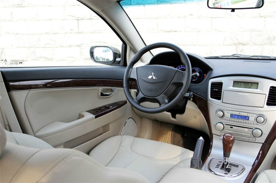 2012款 2.0L AT 铭仕版 内饰