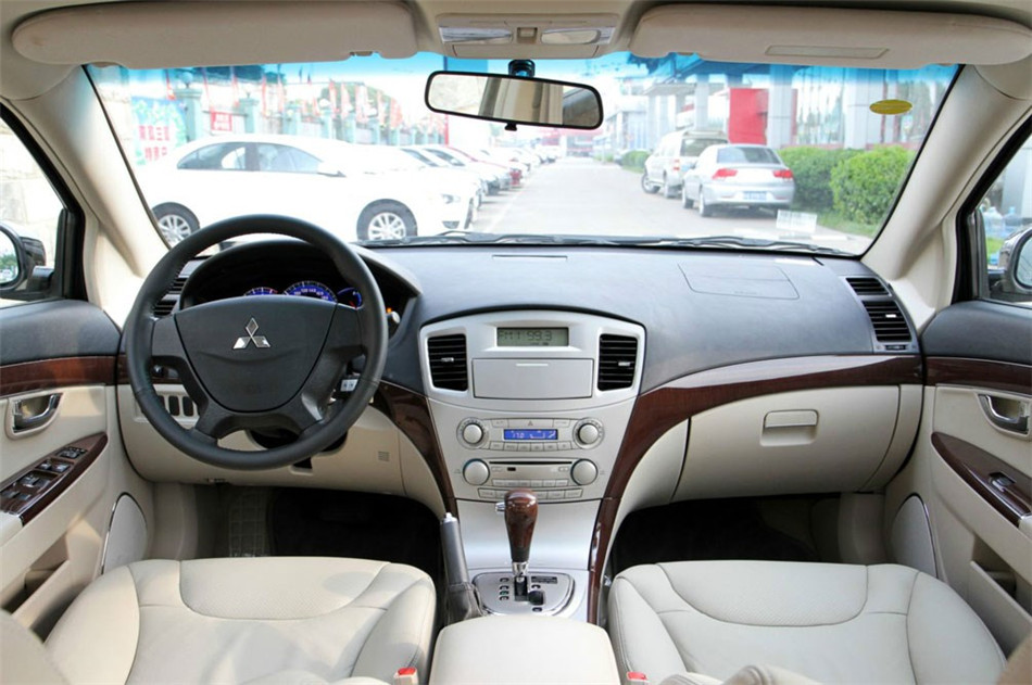 2012款 2.0L AT 铭仕版 内饰