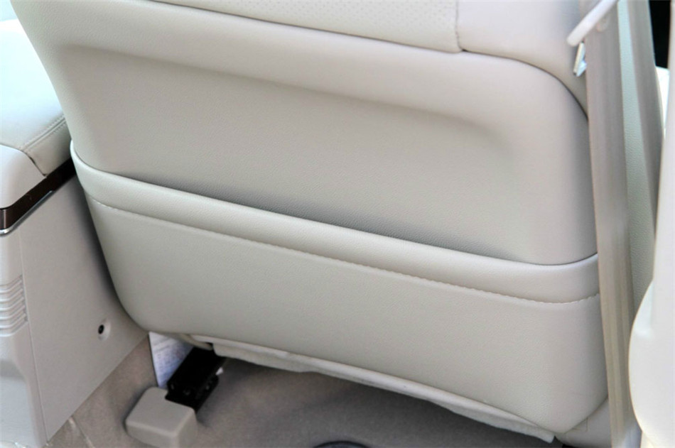 2012款 2.0L AT 铭仕版 座椅空间