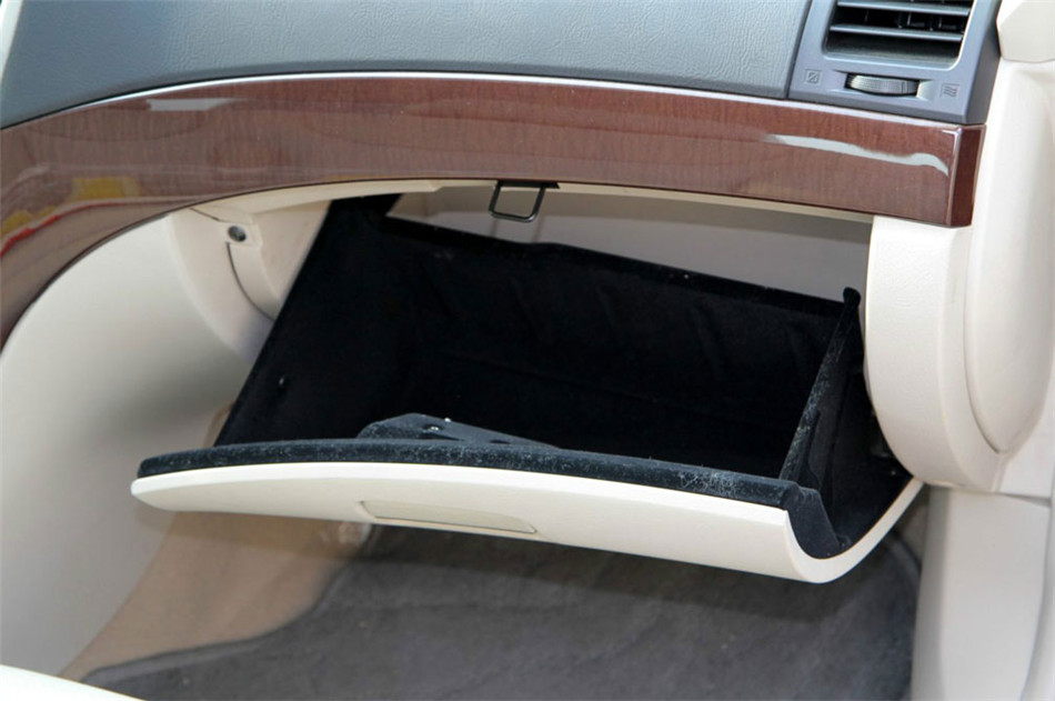 2012款 2.0L AT 铭仕版 座椅空间