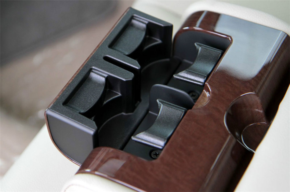 2012款 2.0L AT 铭仕版 座椅空间